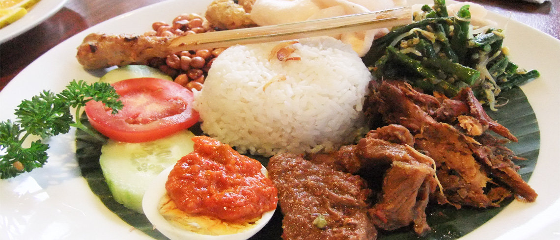 Nasi Campur food for holiday in indonesia