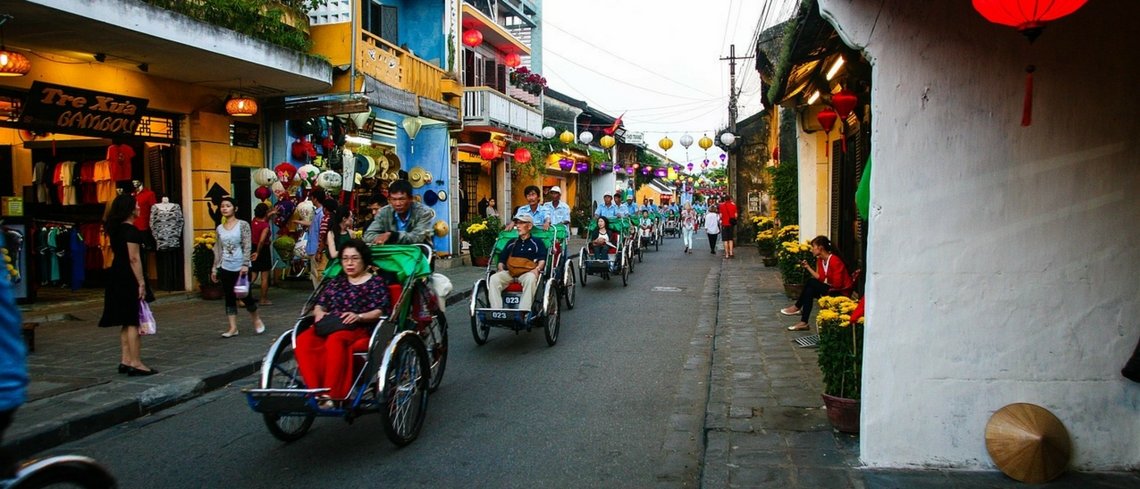 Walking tour of Hoi An old town